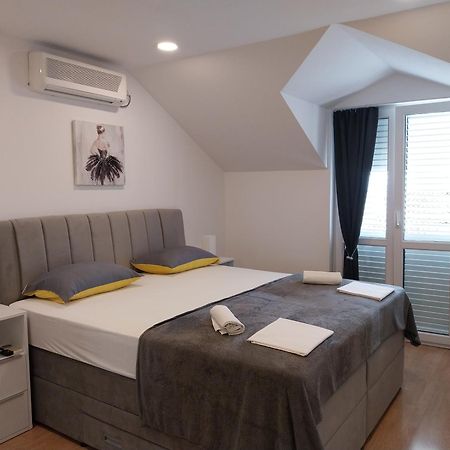 Apartments Rose Loboja Makarska Ngoại thất bức ảnh