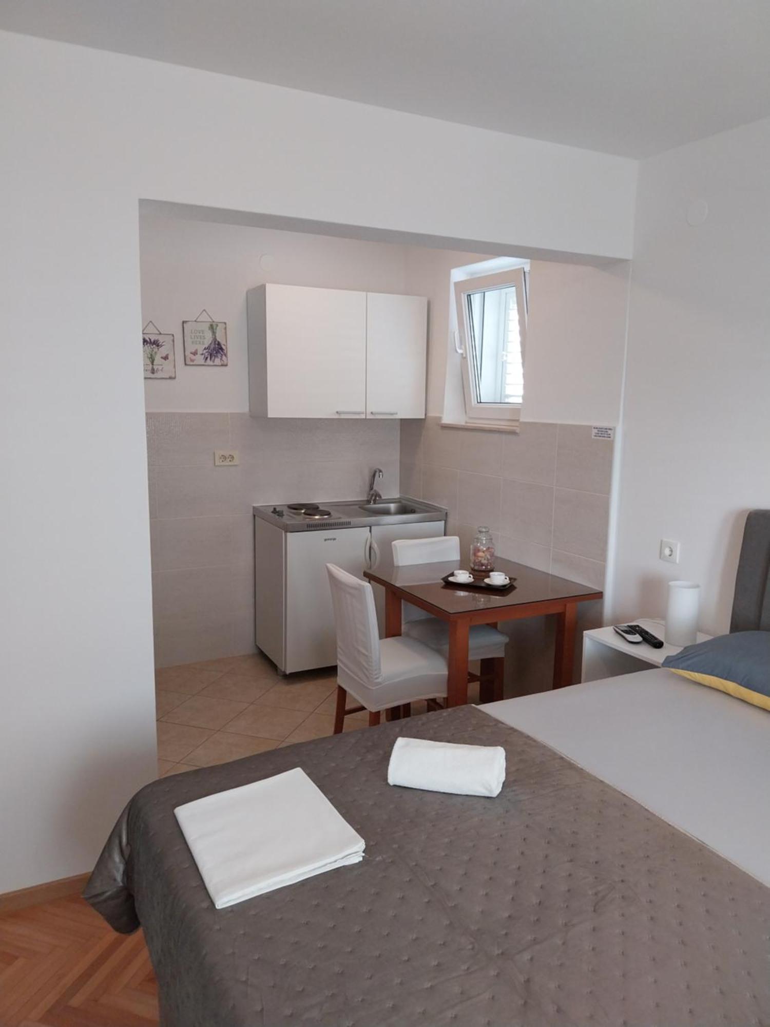 Apartments Rose Loboja Makarska Ngoại thất bức ảnh