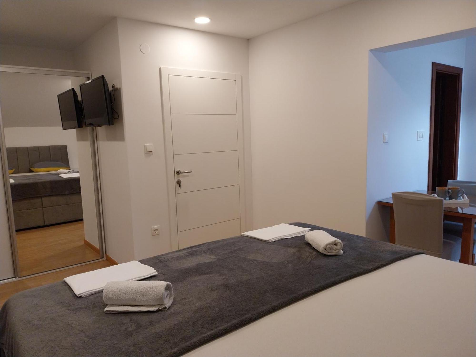 Apartments Rose Loboja Makarska Ngoại thất bức ảnh