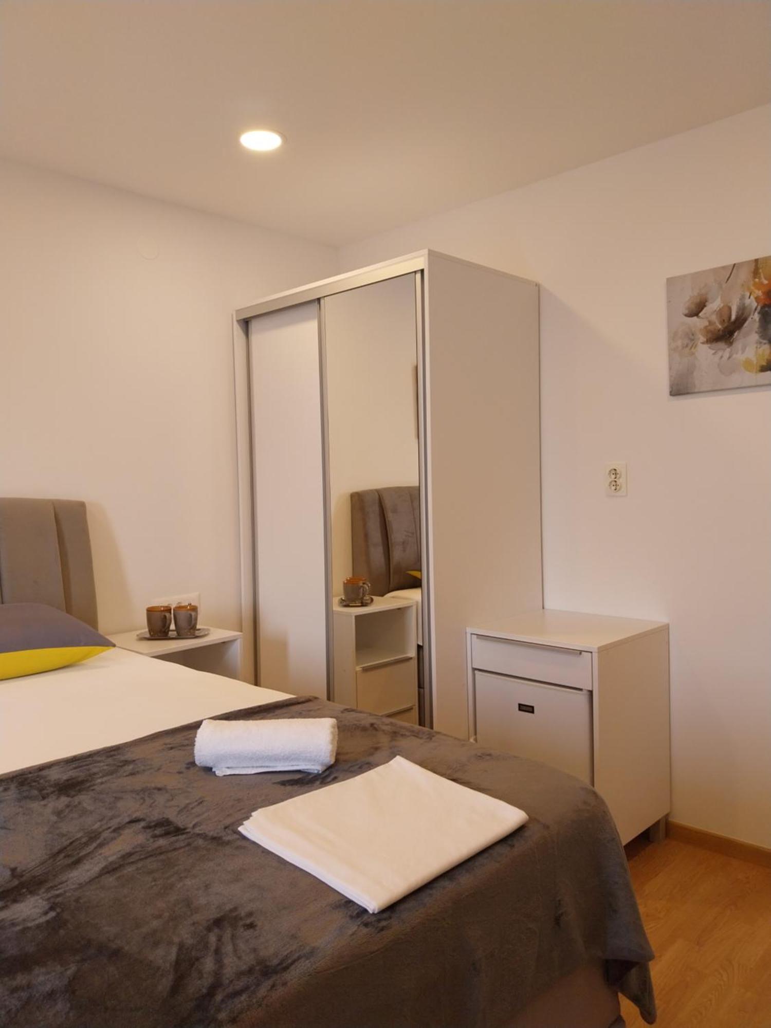 Apartments Rose Loboja Makarska Ngoại thất bức ảnh