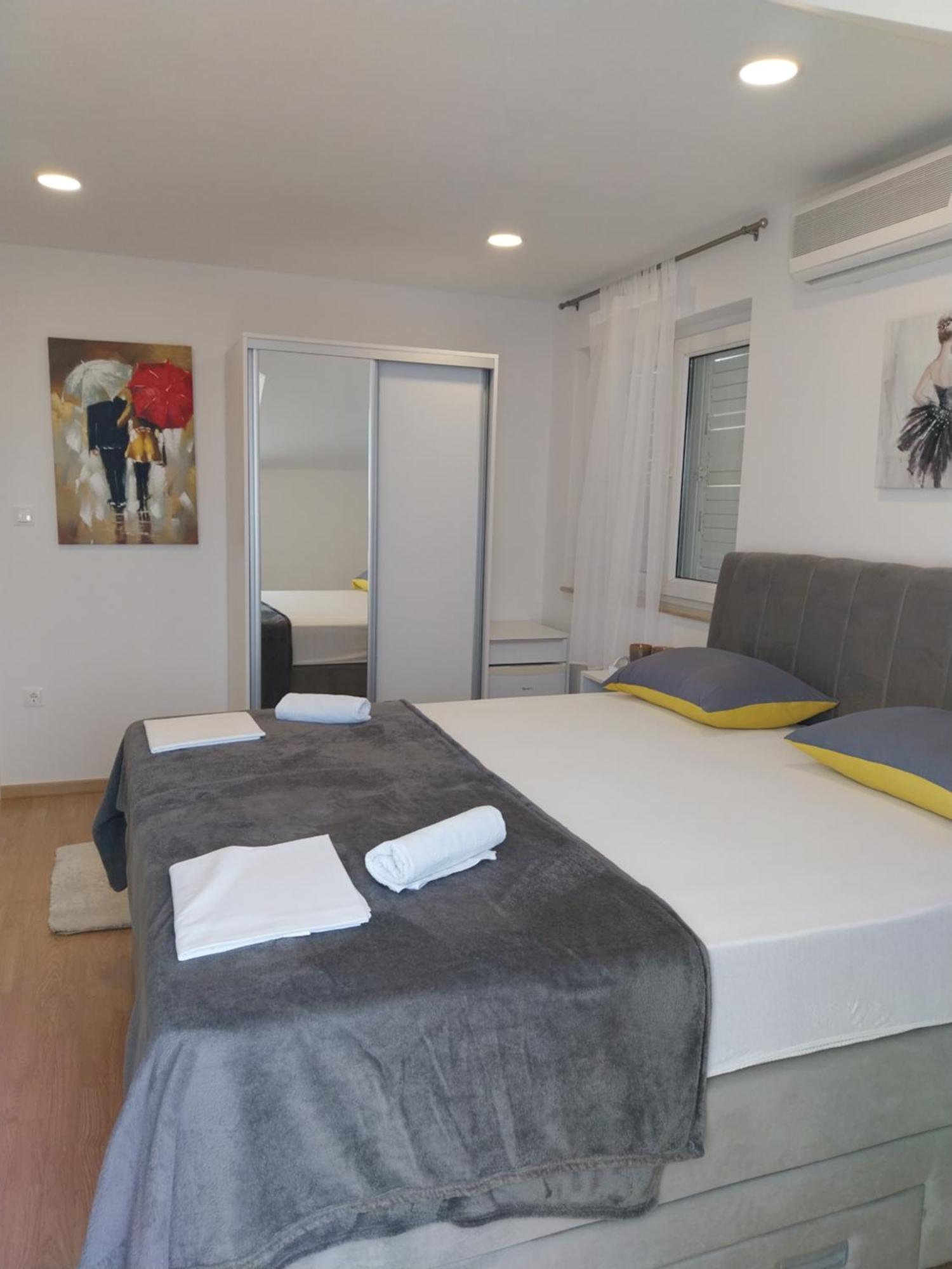 Apartments Rose Loboja Makarska Ngoại thất bức ảnh
